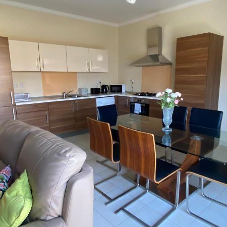 Newly Refurbished Mellieha Central Apartment ภายนอก รูปภาพ